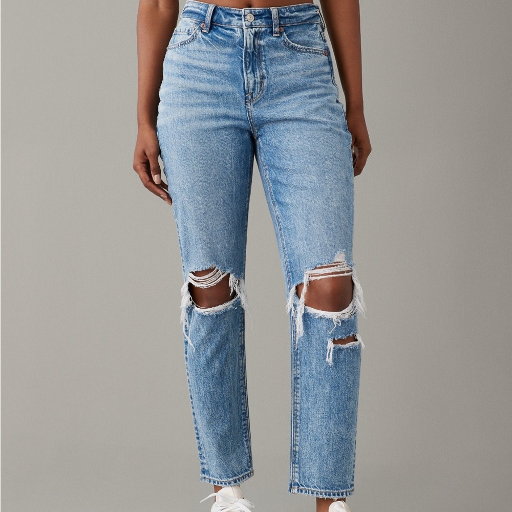 American Eagle Outfitter’s strigid mom Jean